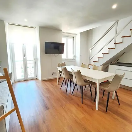 Mivo Balcony Duplex With River View リスボン